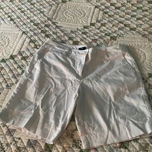 Ann Taylor white shorts size 8